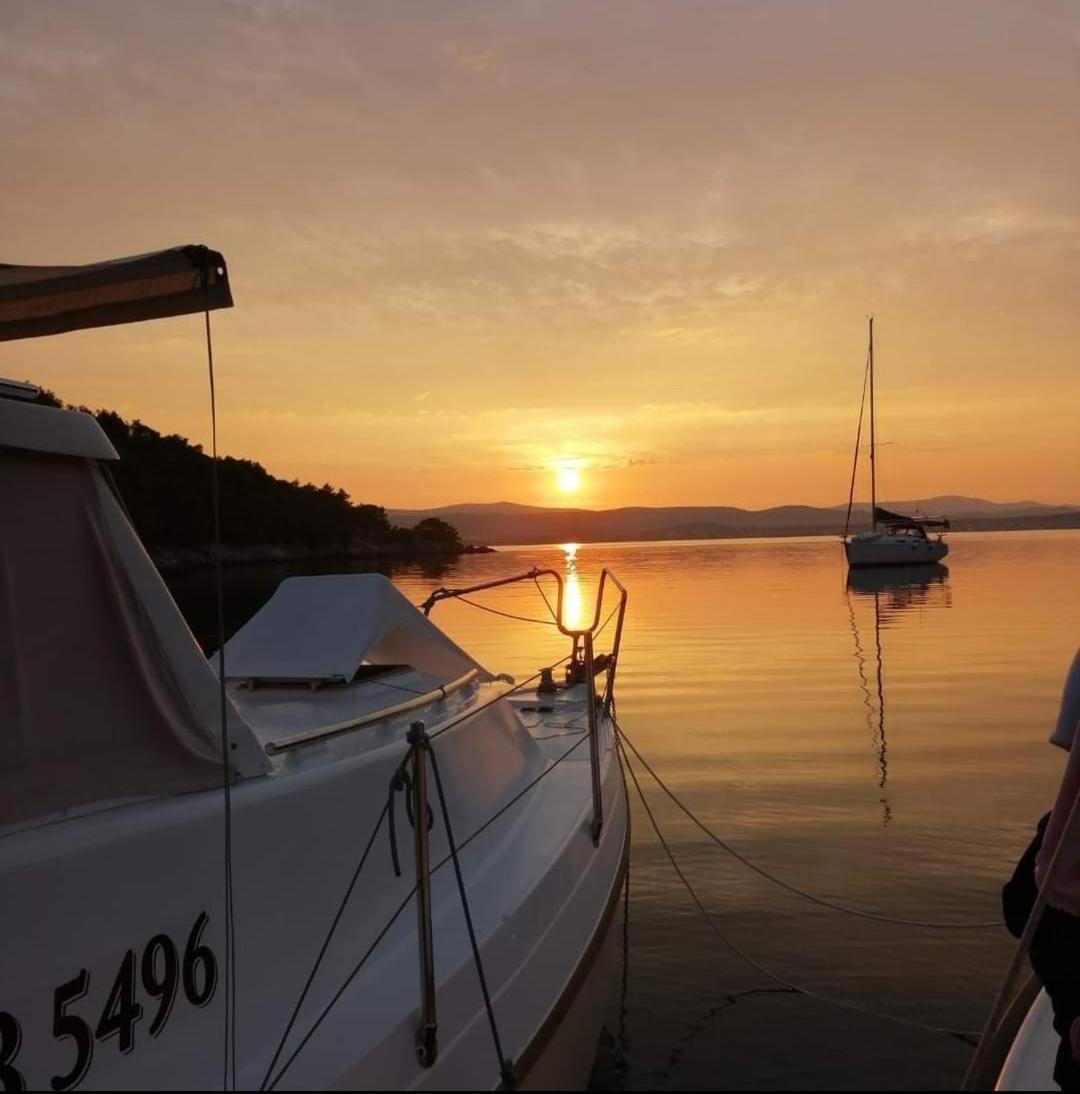 Kuca Za Odmor Eni **** Villa Šibenik Екстериор снимка